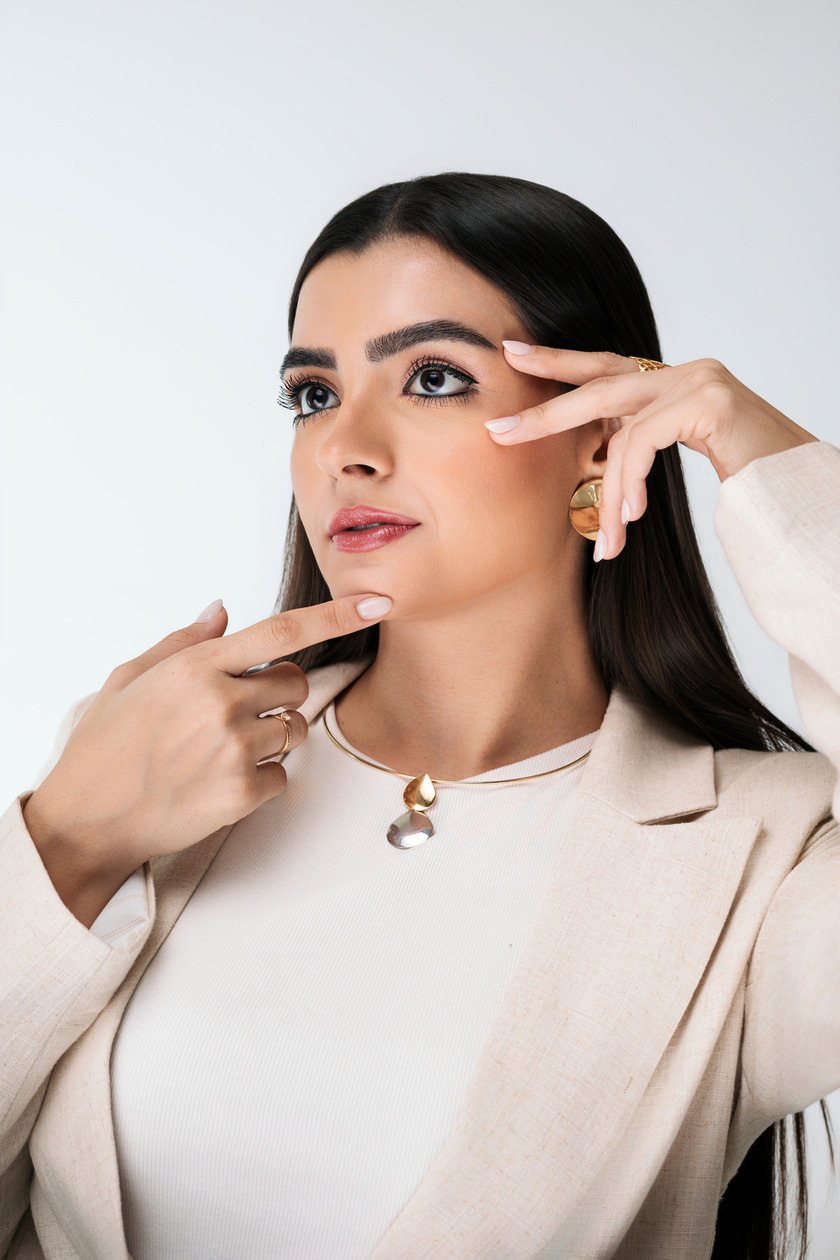 Retrato de marca pessoal feminino em tons claros